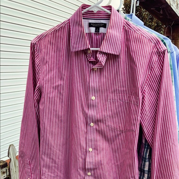 Bundle of 5 button down shirts - Picture 3 of 8